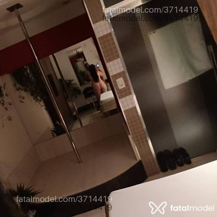 Acompanhante mulher morena (o) de olhos castanhos - Danny
