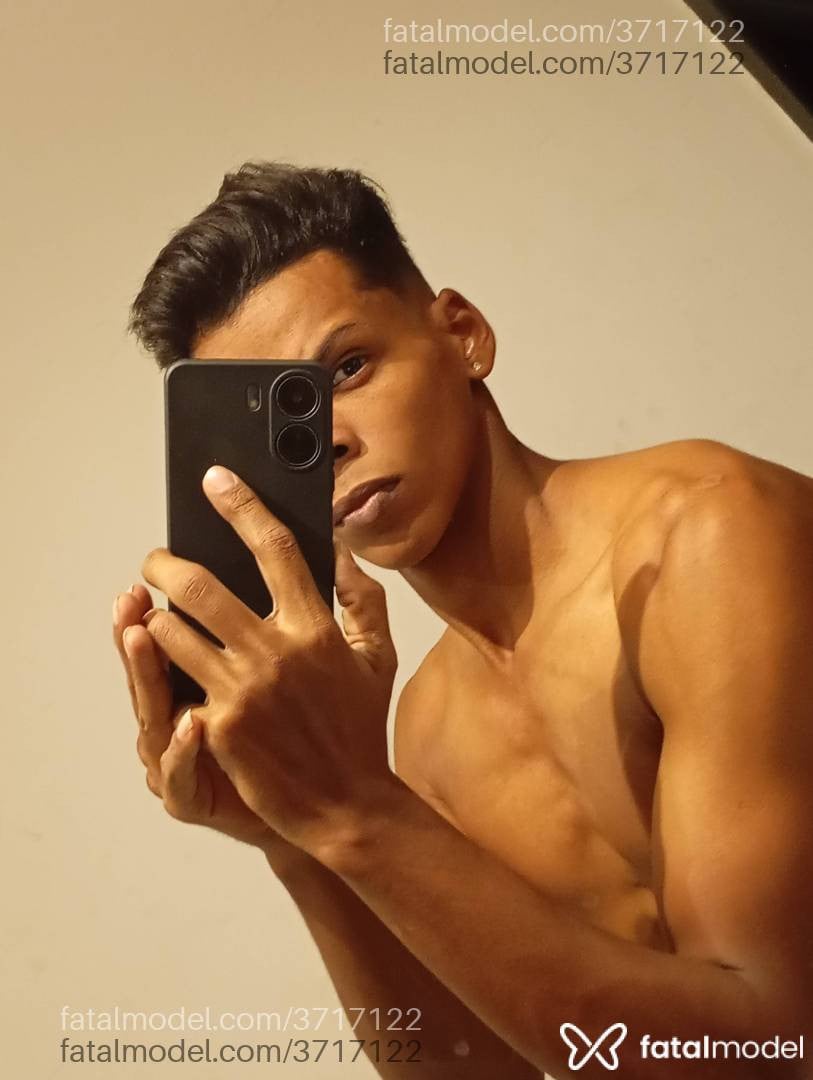 Acompanhante homem com cabelo castanho de olhos castanhos - Luquer