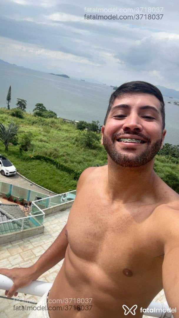 Acompanhante homem morena (o) de olhos pretos - William