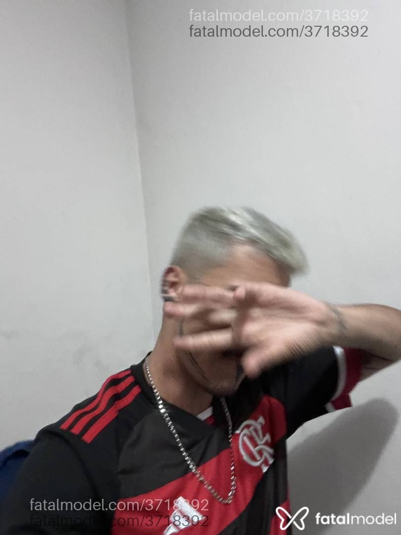 Acompanhante homem loira (o) de olhos castanhos - Benjamim