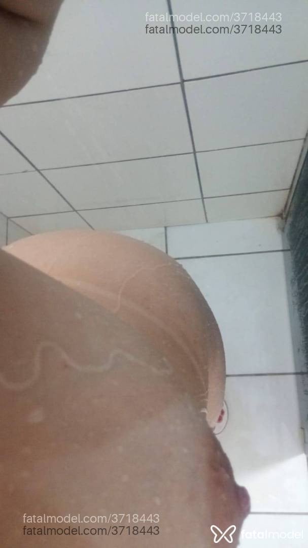 Acompanhante mulher com cabelo castanho de olhos castanhos - Karol Daniele