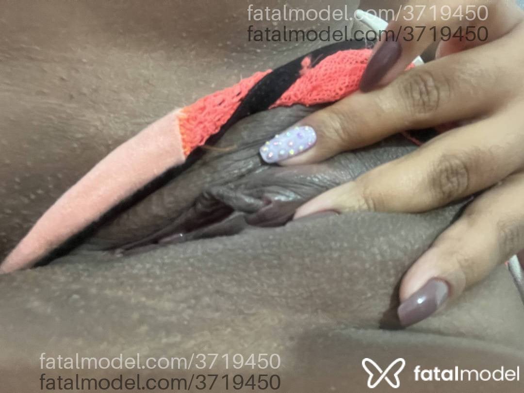 Acompanhante mulher morena (o) de olhos pretos - Sarah