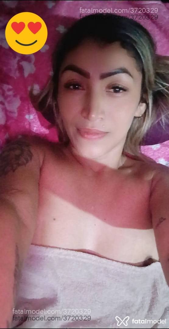 Acompanhante mulher loira (o) de olhos castanhos - Valquiria