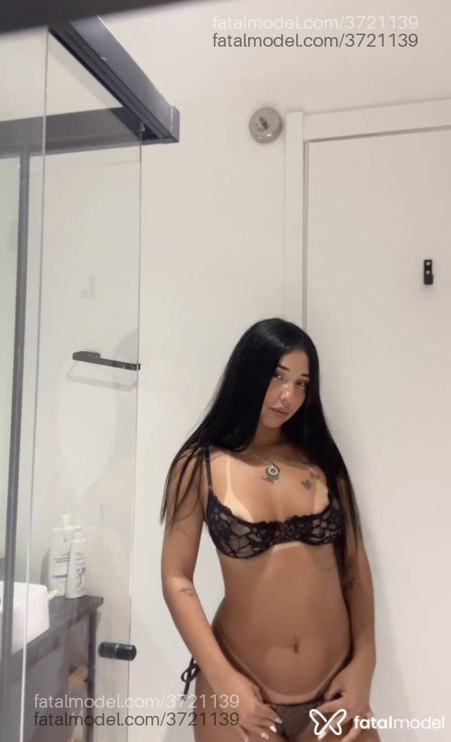 Acompanhante mulher morena (o) de olhos castanhos - Myaraa