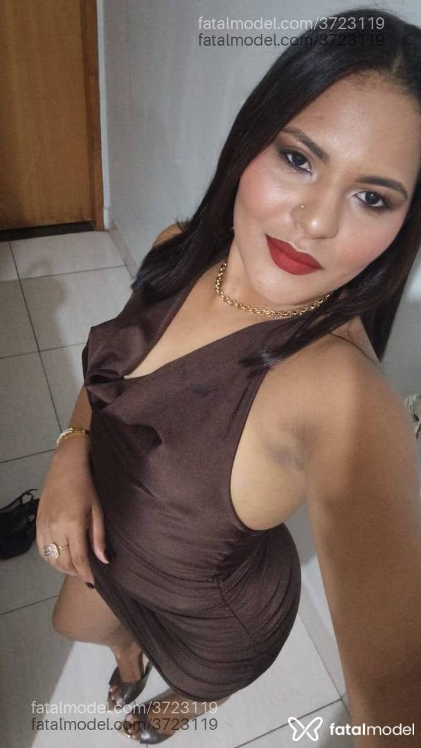 Acompanhante mulher com cabelo castanho de olhos pretos - Rafaela