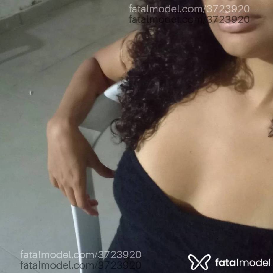 Acompanhante mulher com cabelo castanho de olhos castanhos - Ammit