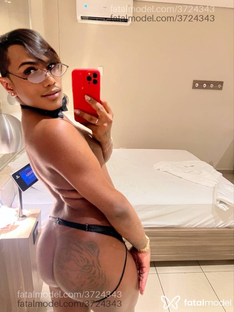 Acompanhante mulher trans morena (o) de olhos castanhos - Artur Florencio