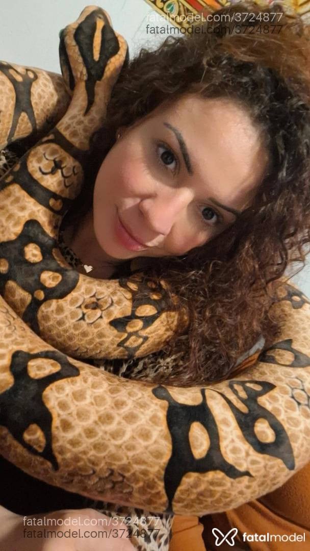 Acompanhante mulher com cabelo castanho de olhos castanhos - Viviane Ignis