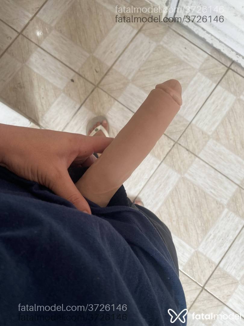 Acompanhante homem trans com cabelo castanho de olhos castanhos - Lucas