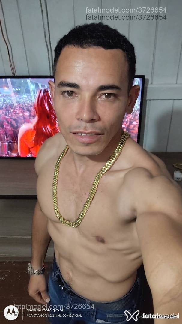Acompanhante homem com cabelo grisalho de olhos castanhos - Félix