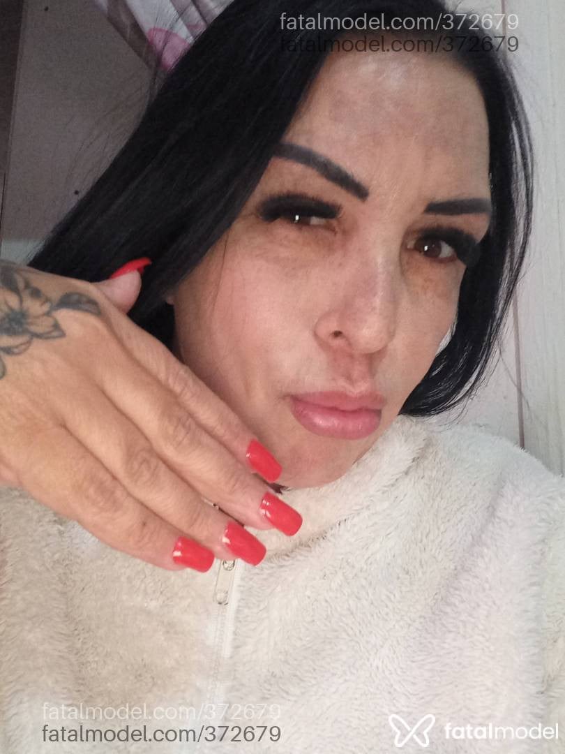 Acompanhante mulher morena (o) de olhos mel - Karina Filler