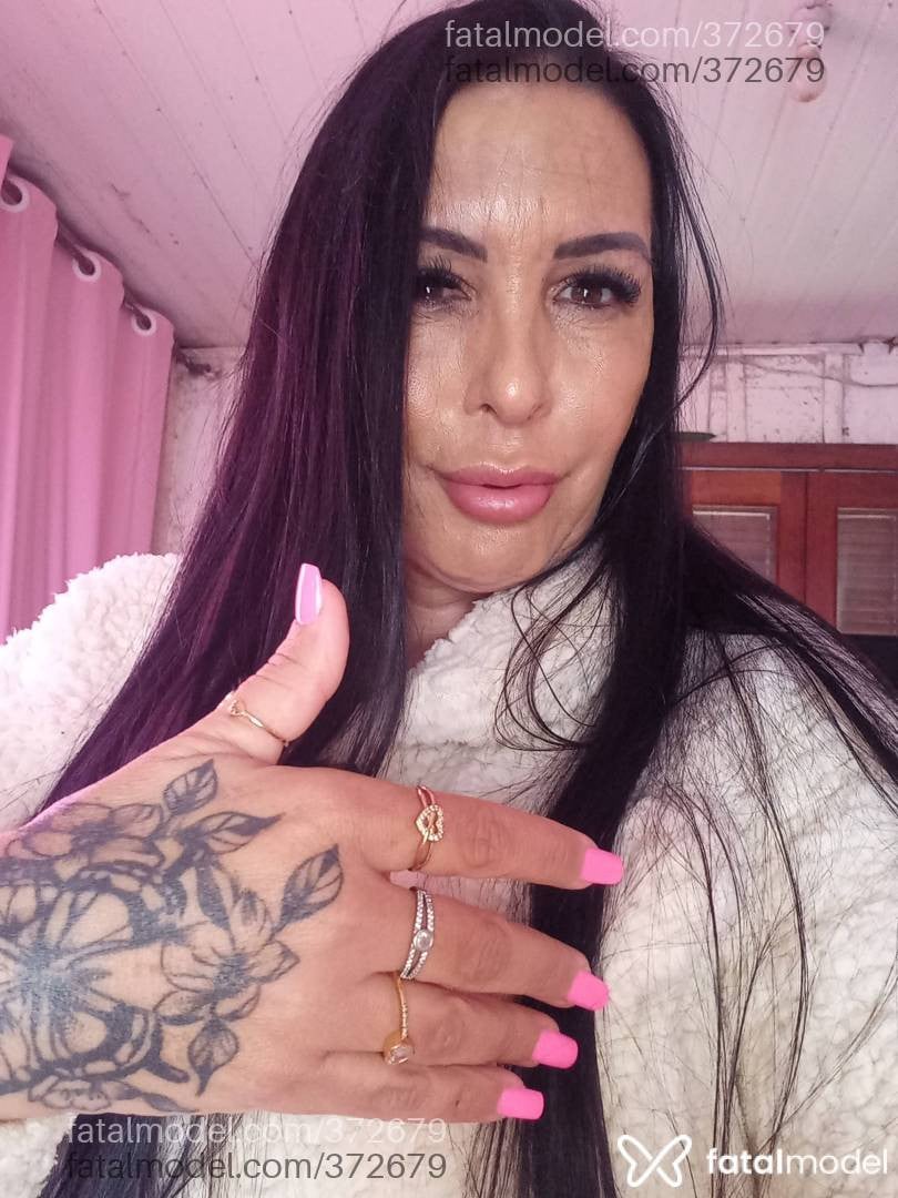 Acompanhante mulher morena (o) de olhos mel - Karina Filler