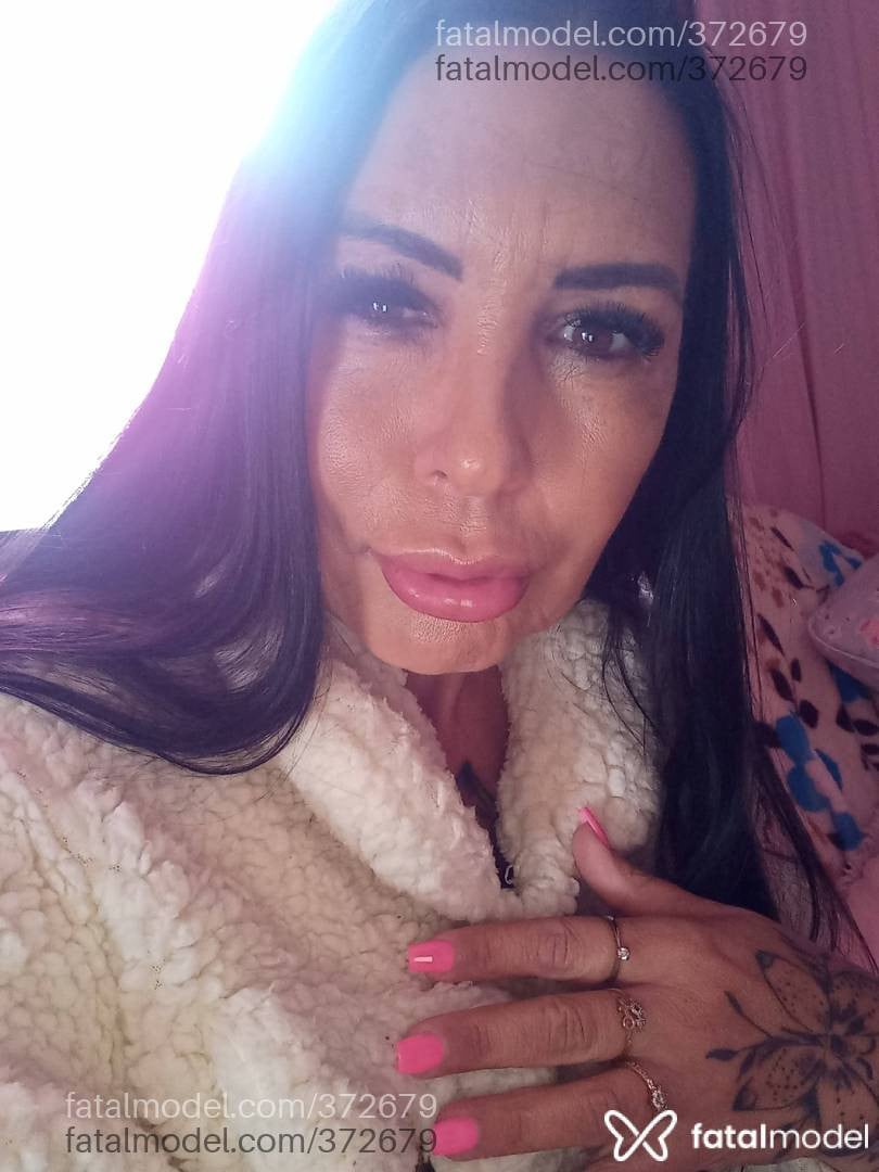 Acompanhante mulher morena (o) de olhos mel - Karina Filler
