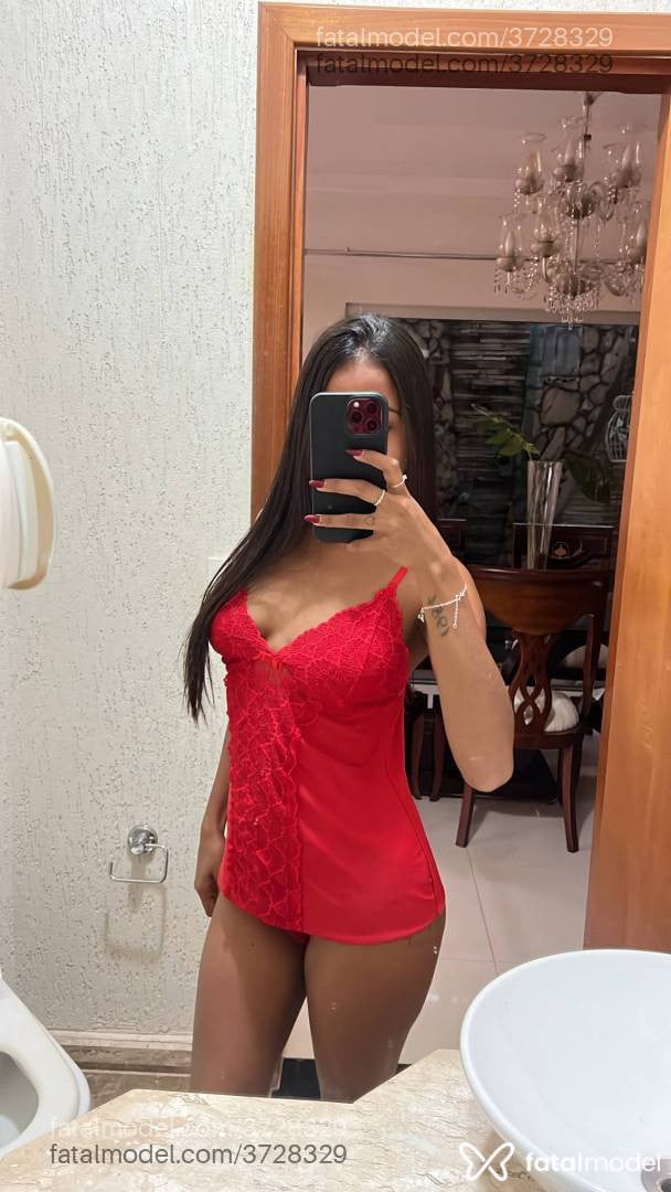 Acompanhante mulher morena (o) de olhos pretos - Larissa Veloso