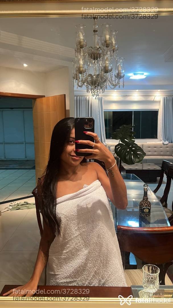 Acompanhante mulher morena (o) de olhos pretos - Larissa Veloso