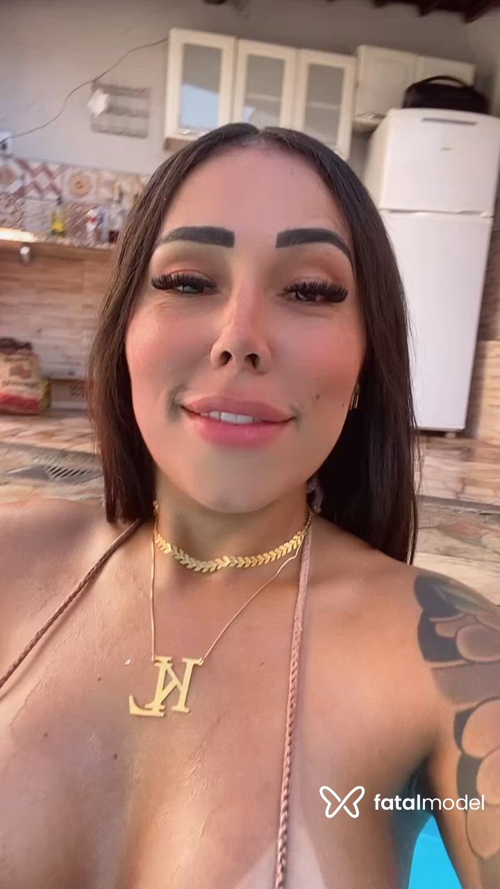 Acompanhante mulher morena (o) de olhos pretos - Danny