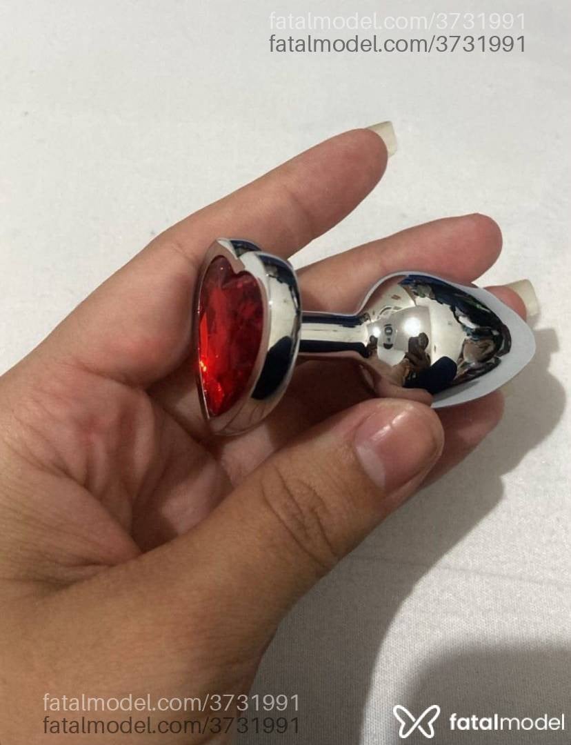 Acompanhante mulher loira (o) de olhos castanhos - Julia
