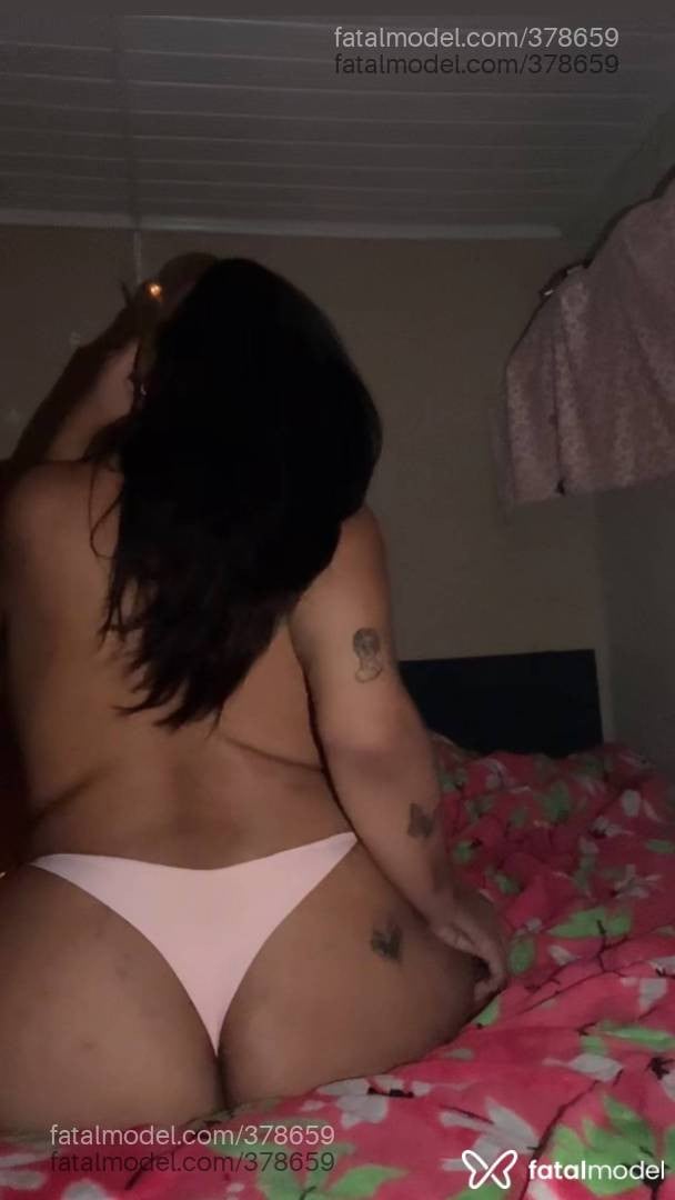 Acompanhante mulher trans com cabelo castanho de olhos mel em Pelotas - GarotaPlus