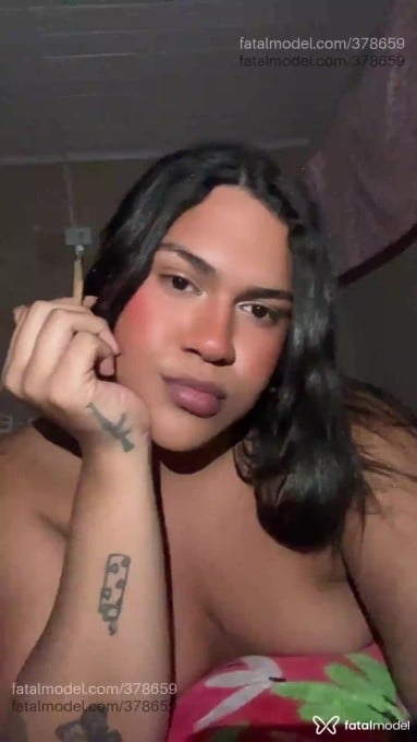 Acompanhante mulher trans com cabelo castanho de olhos mel em Pelotas - GarotaPlus