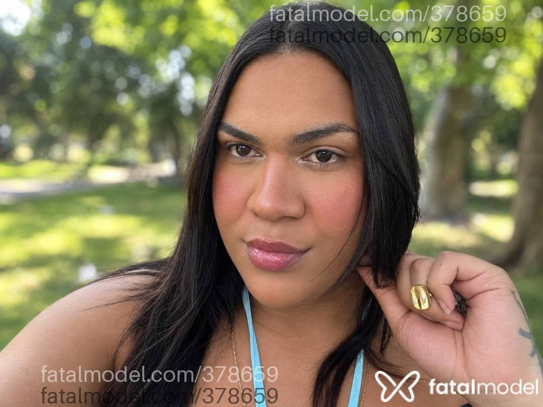 Acompanhante mulher trans com cabelo castanho de olhos mel - GarotaPlus