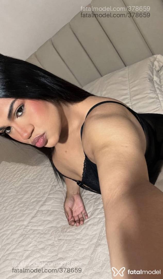 Acompanhante mulher trans com cabelo castanho de olhos mel - GarotaPlus