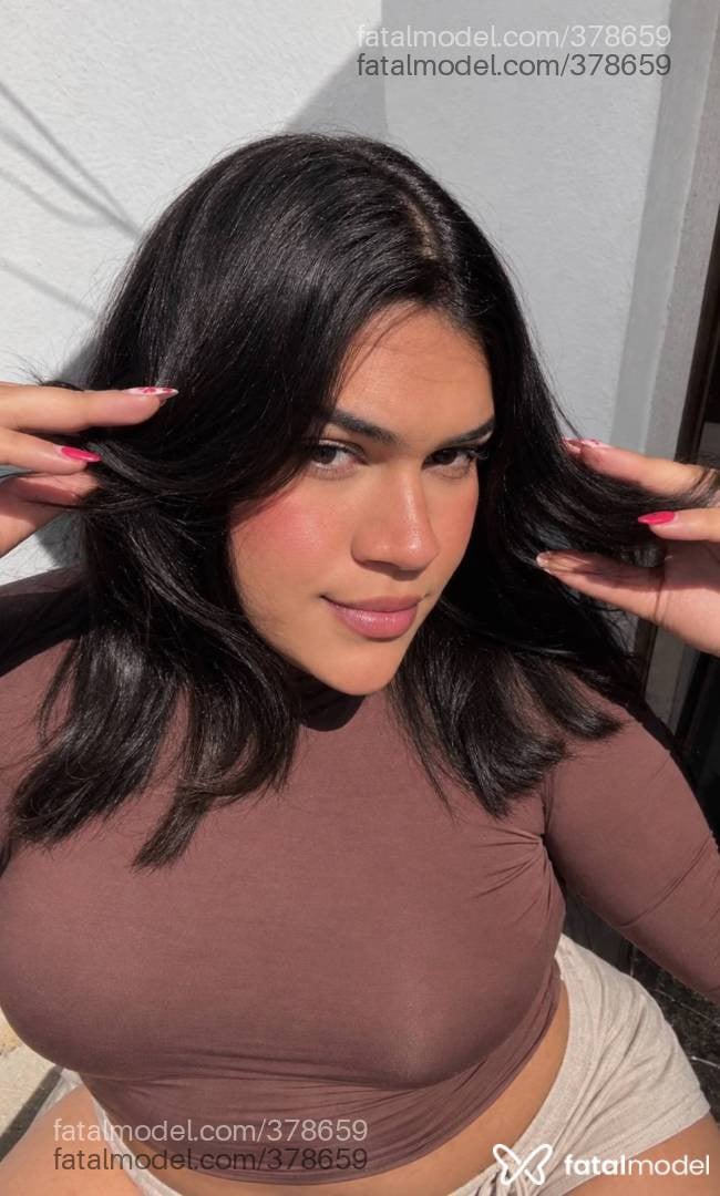 Acompanhante mulher trans com cabelo castanho de olhos mel - GarotaPlus