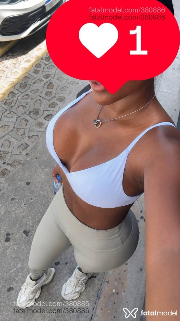Acompanhante mulher morena (o) de olhos castanhos - LARAH