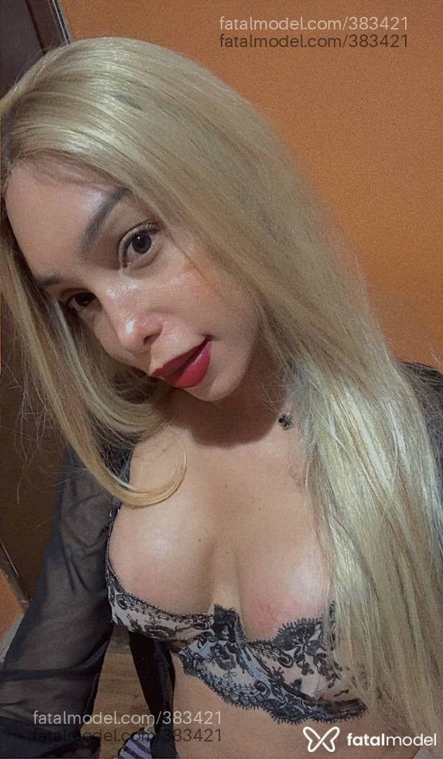 Acompanhante mulher trans loira (o) de olhos castanhos - Beatryz Melo