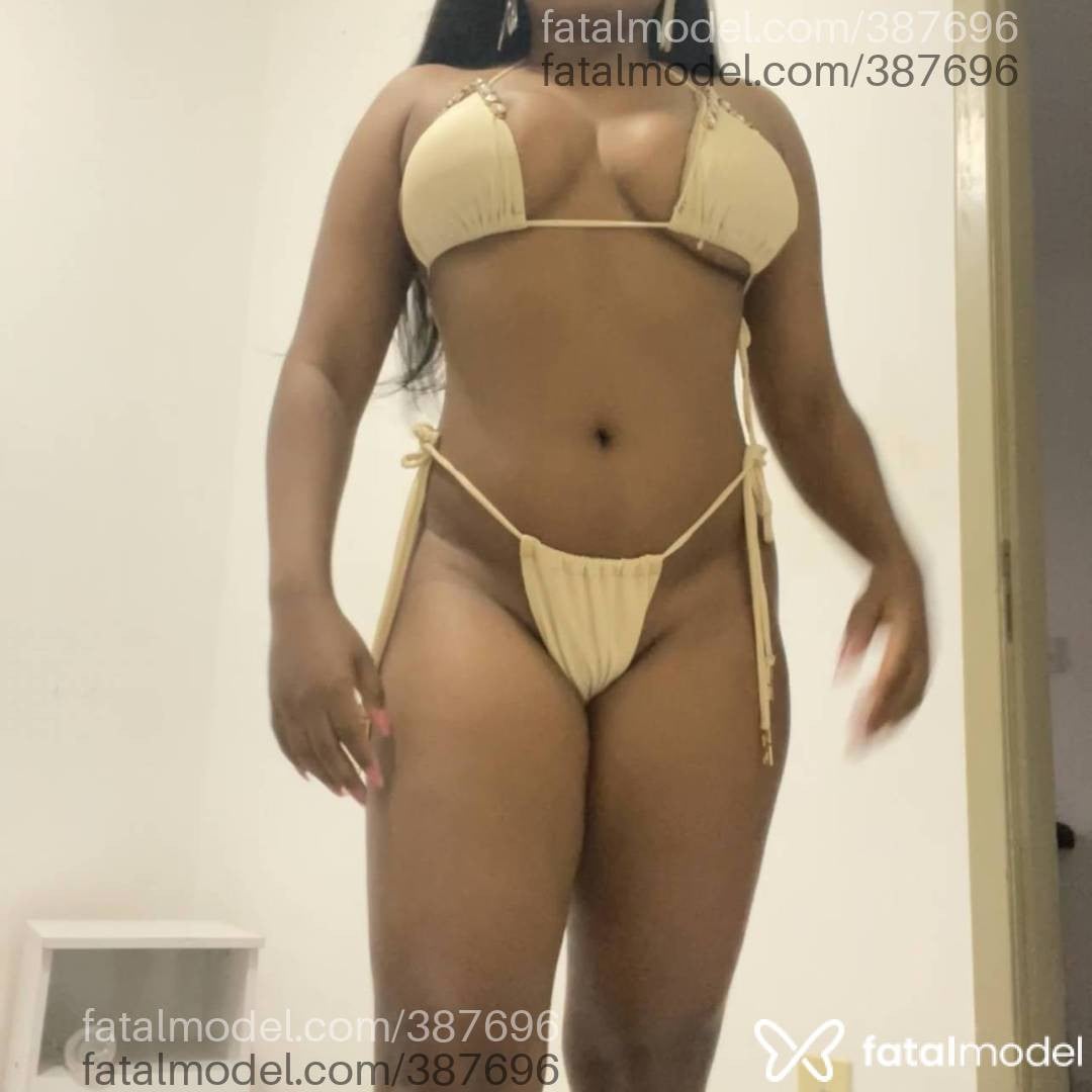 Acompanhante mulher com cabelo castanho de olhos castanhos - Morena