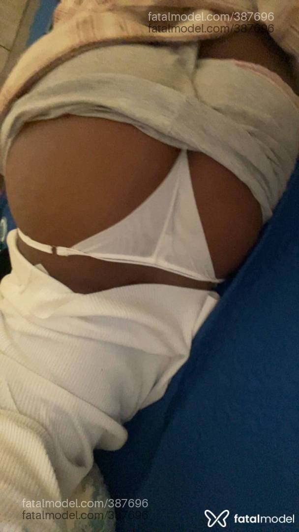 Acompanhante mulher com cabelo castanho de olhos castanhos - Morena