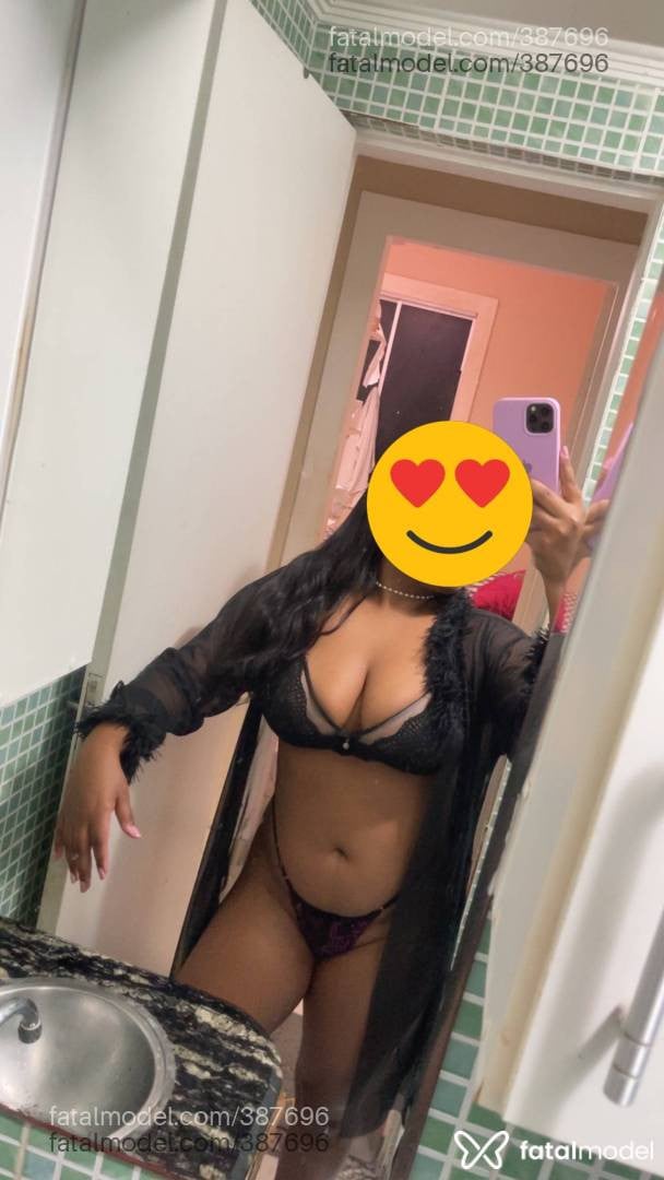 Acompanhante mulher com cabelo castanho de olhos castanhos - Morena