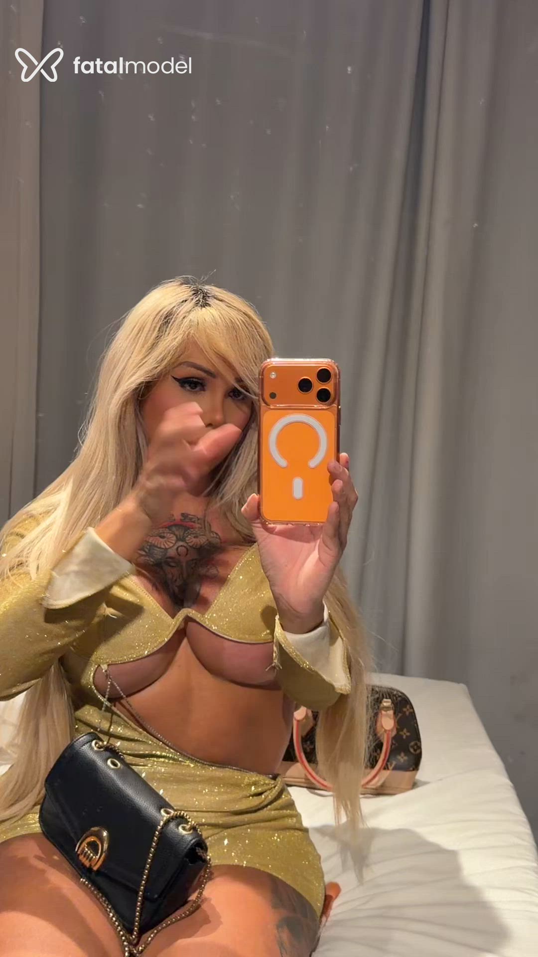 Acompanhante travesti loira (o) de olhos castanhos em Curitiba Acompanhante travesti loira (o) de olhos castanhos em Curitiba - Kéfera Azalea