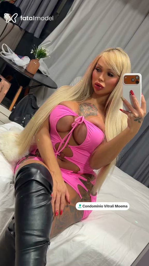 Acompanhante travesti loira (o) de olhos castanhos em Curitiba Acompanhante travesti loira (o) de olhos castanhos em Curitiba - Kéfera Azalea