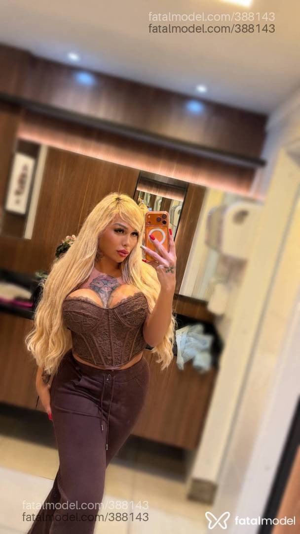 Acompanhante travesti loira (o) de olhos castanhos em Balneário Camboriú - Kéfera Azalea
