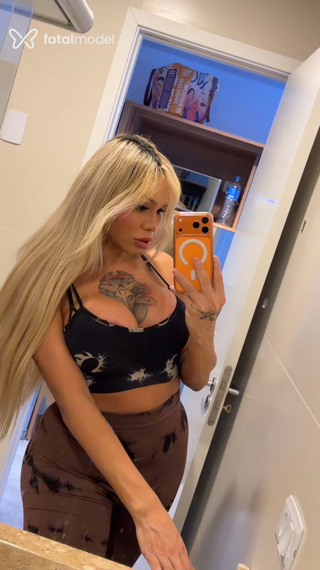 Acompanhante travesti loira (o) de olhos castanhos em Curitiba Acompanhante travesti loira (o) de olhos castanhos em Curitiba - Kéfera Azalea