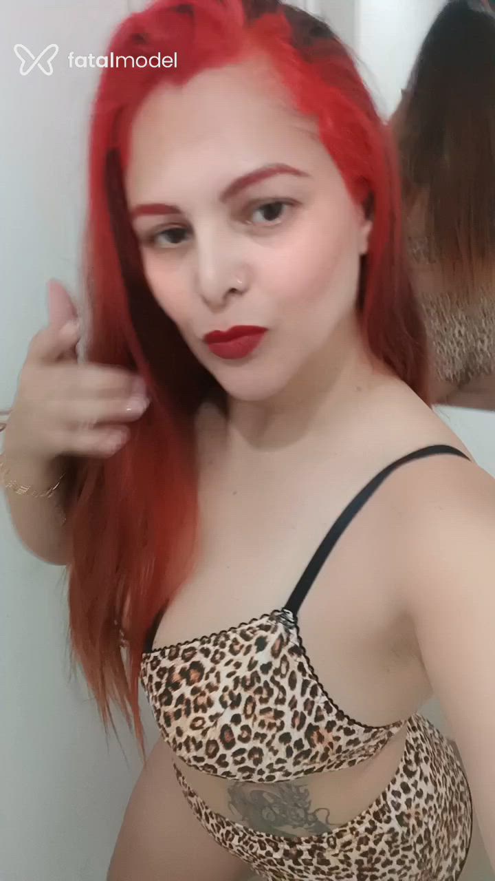 Acompanhante mulher ruiva (o) de olhos castanhos - RUBYS