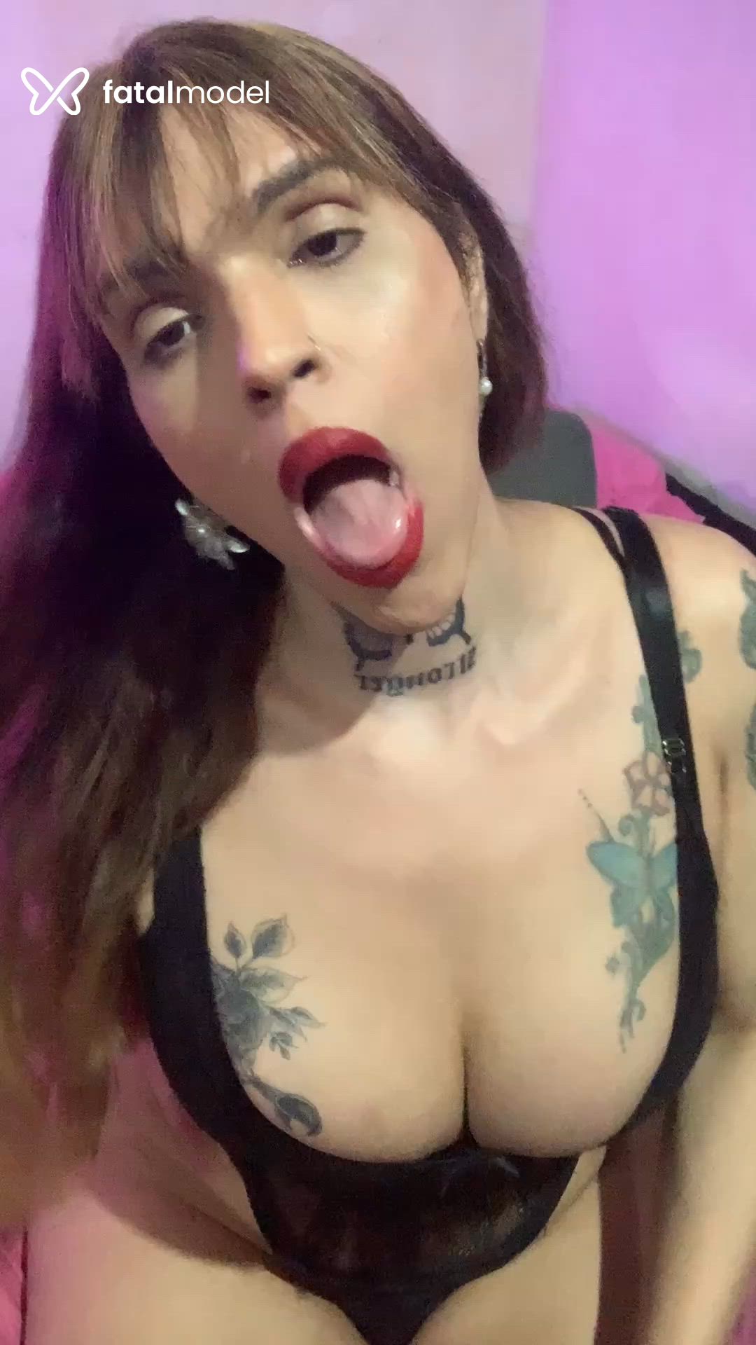 Acompanhante mulher trans loira (o) de olhos castanhos - Thamilynha