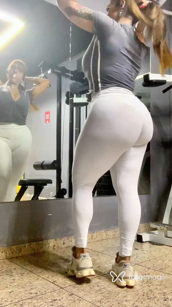 Acompanhante mulher trans loira (o) de olhos castanhos - Thamilynha
