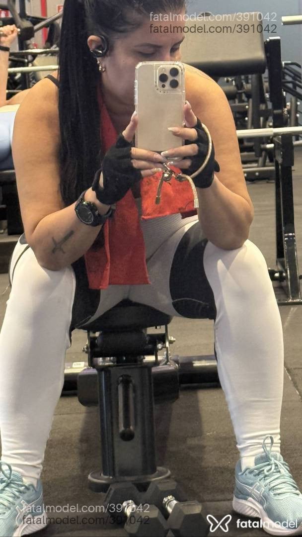 Acompanhante mulher com cabelo castanho de olhos castanhos - Patrícia Souza