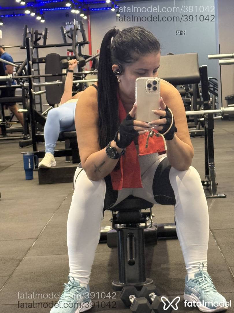 Acompanhante mulher com cabelo castanho de olhos castanhos - Patrícia Souza