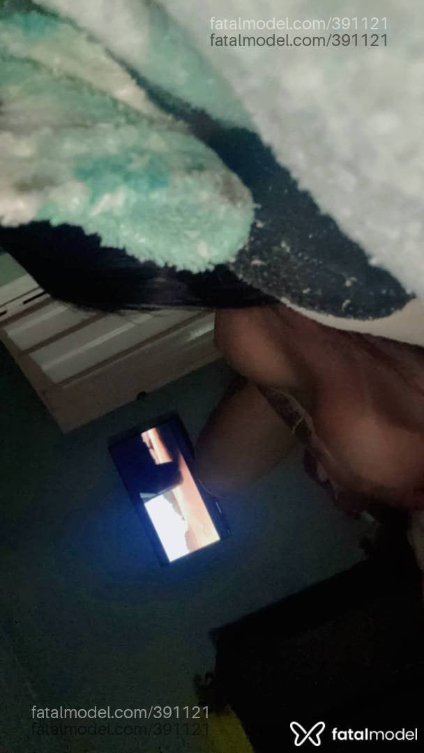 Acompanhante homem trans com cabelo castanho de olhos azuis - Juju Ferrare