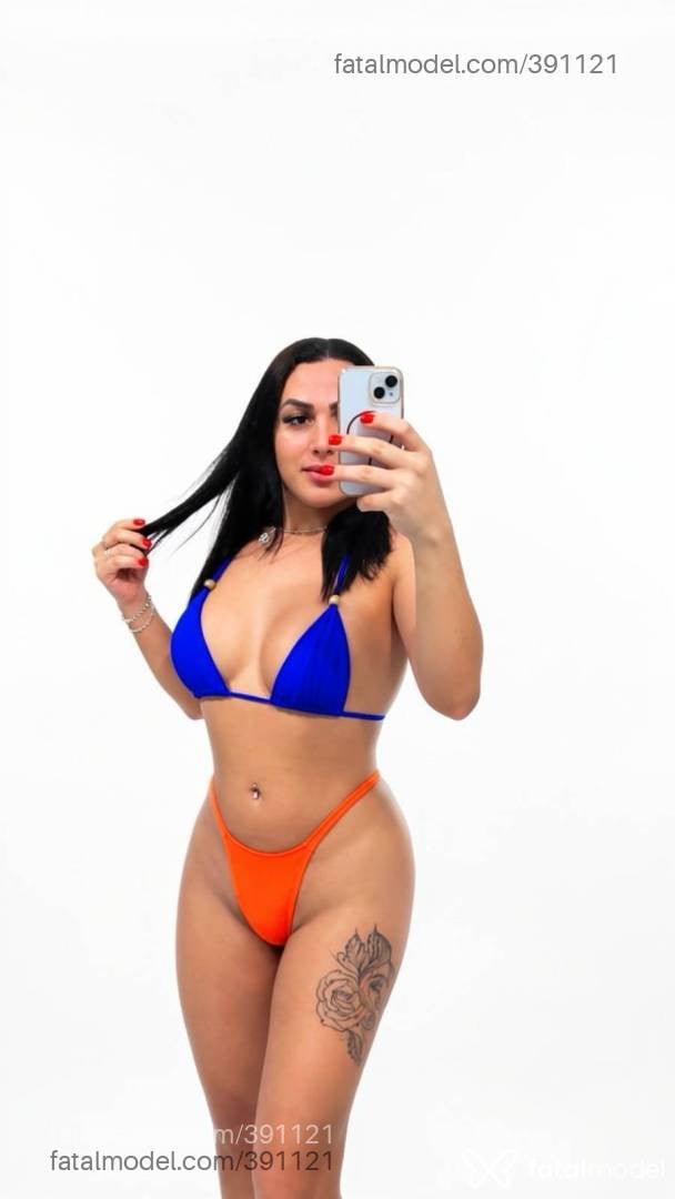 Acompanhante homem trans com cabelo castanho de olhos azuis - Juju Ferrare