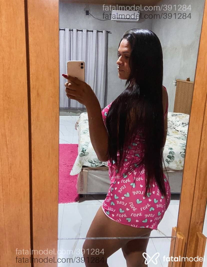 Acompanhante mulher trans com cabelo castanho de olhos mel - Kamylla Travestir