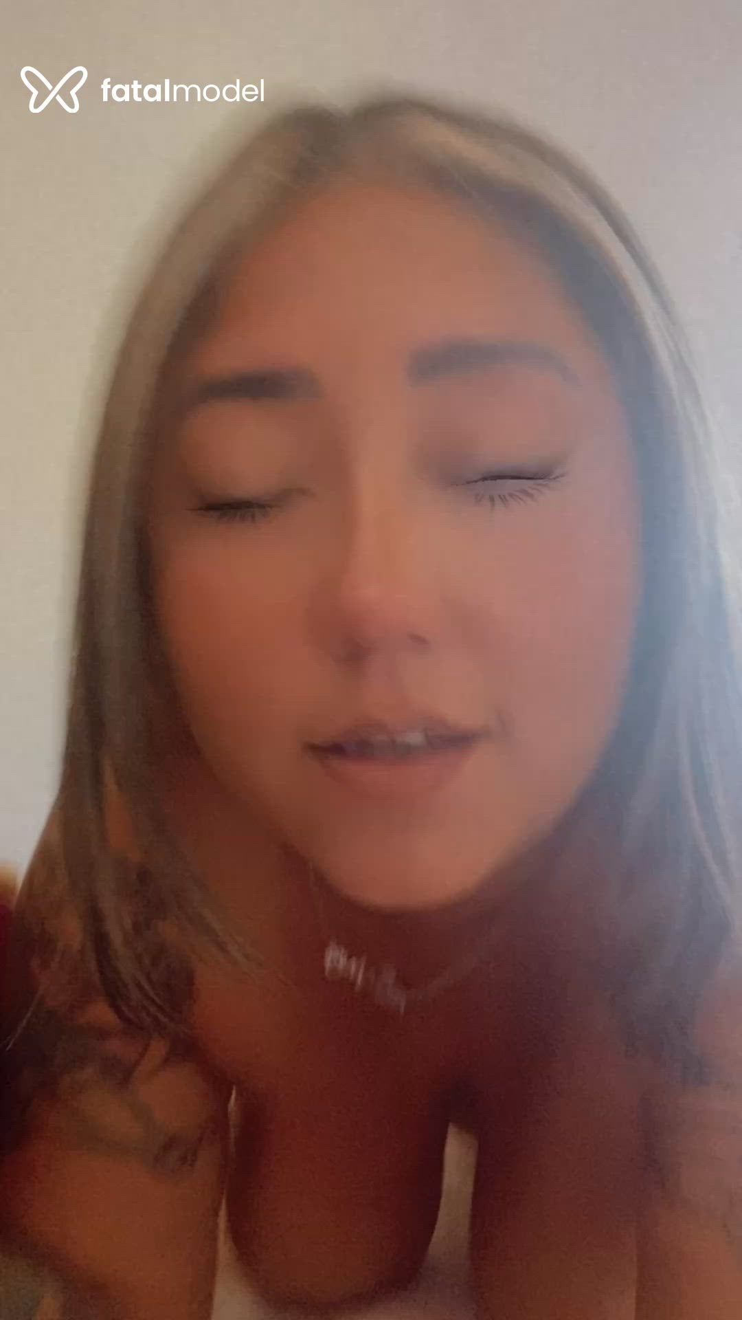 Acompanhante mulher com cabelo castanho de olhos castanhos - Gabi Brison Acompanhante mulher com cabelo castanho de olhos castanhos - Gabi Brison