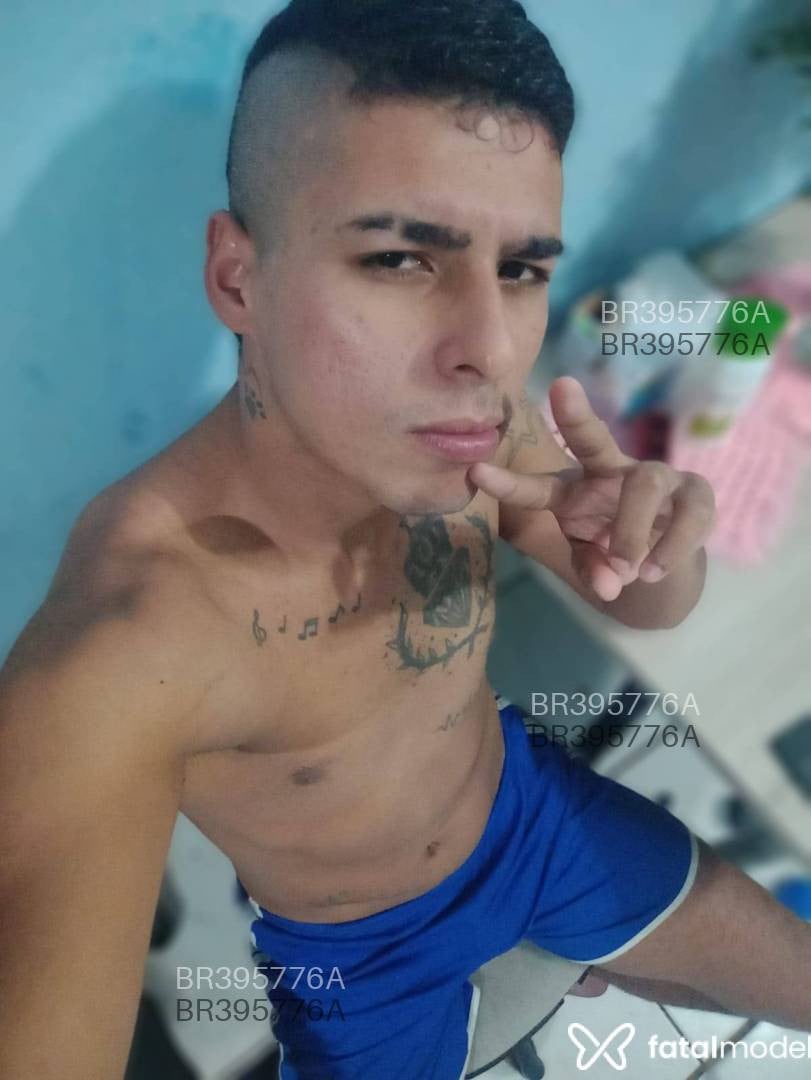 Acompanhante homem morena (o) de olhos castanhos em Novo Hamburgo - Gustavo