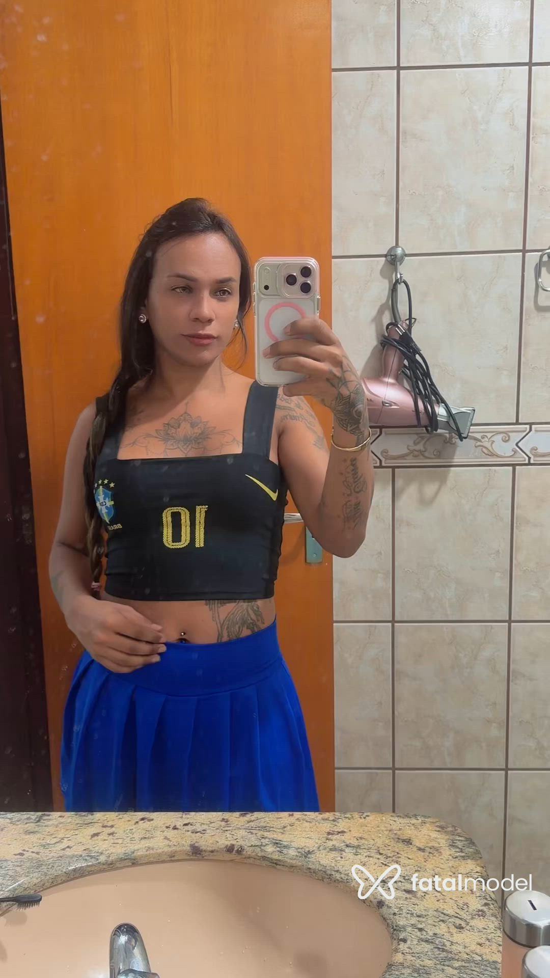 Acompanhante mulher trans com cabelo castanho de olhos castanhos - LUNA FERRARI