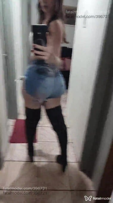 Acompanhante mulher trans com cabelo castanho de olhos castanhos em Uberaba - Bárbara Araújo
