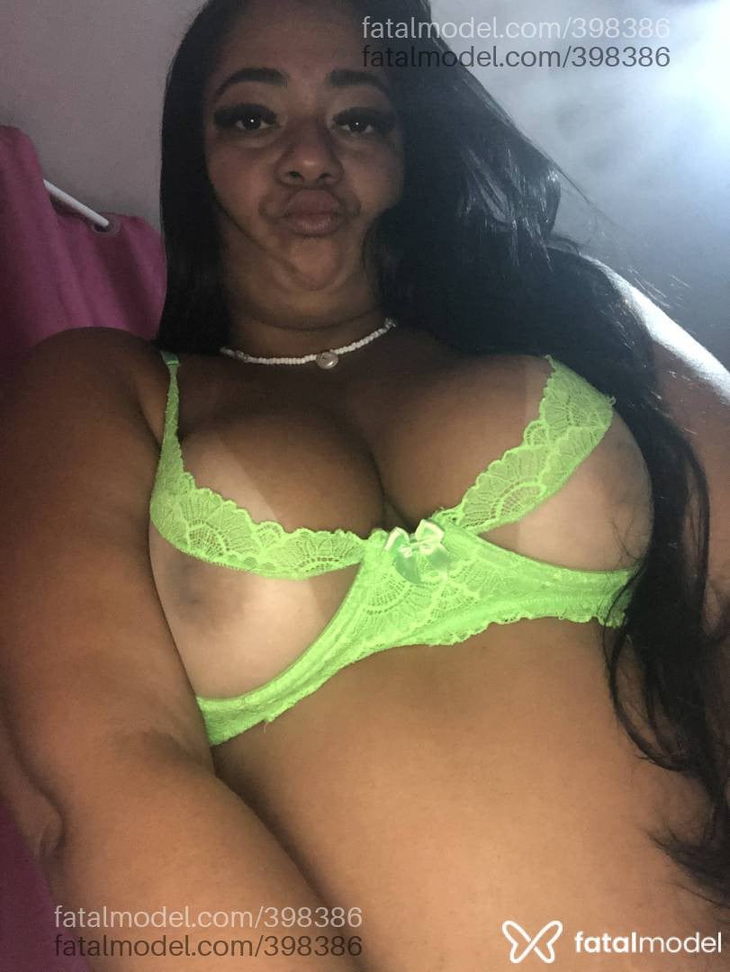 Acompanhante mulher morena (o) de olhos pretos - Isabela Junqueira
