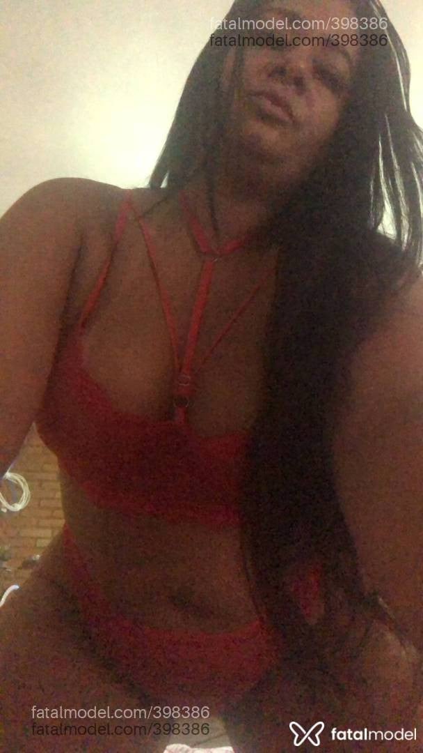 Acompanhante mulher morena (o) de olhos pretos - Isabela Junqueira