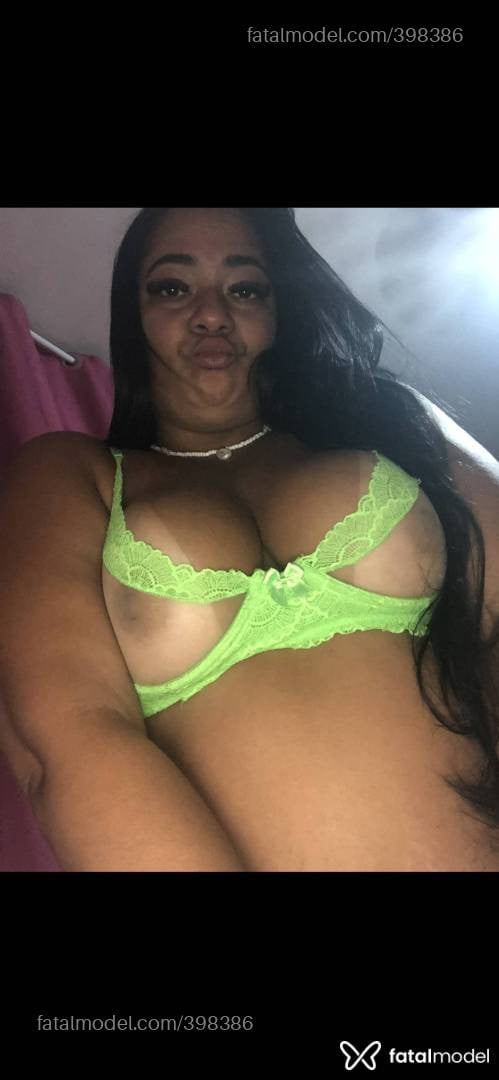 Acompanhante mulher morena (o) de olhos pretos - Isabela Junqueira